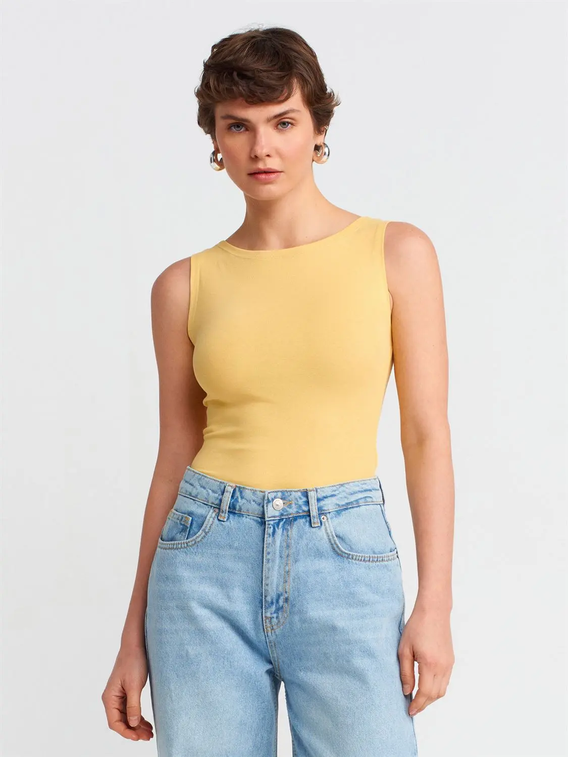 20868 DİLVİN KAYIK YAKA KOLSUZ TOP T-SHIRT - SARI