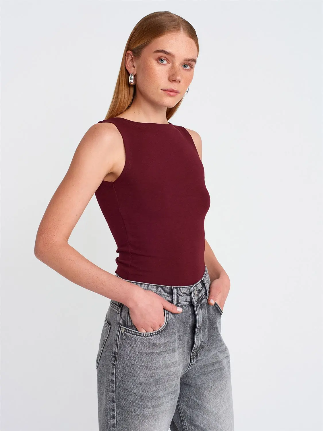 20868 DİLVİN KAYIK YAKA KOLSUZ TOP T-SHIRT - BORDO