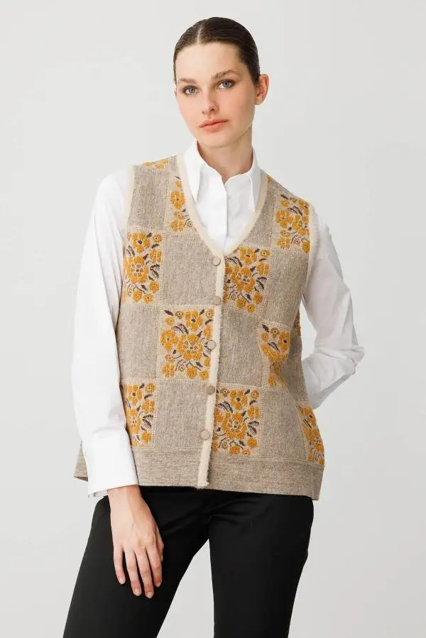 24084 DESEN TRİKO PITIRCIK ÇİÇEKLİ PATCHWORK KEÇE YELEK - BEJ-HARDAL