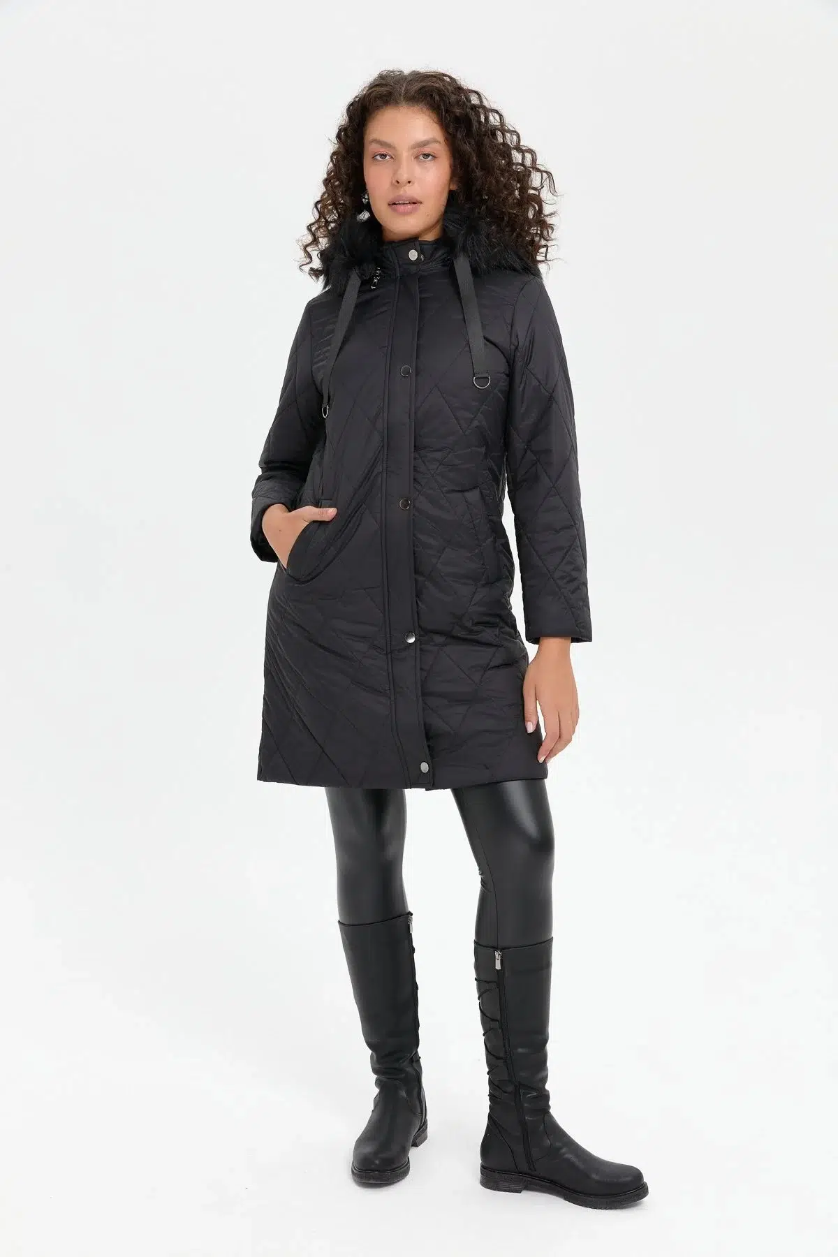 24410 DESEN TFS BAKLAVA DESEN KAPŞONLU KÜRKLÜ KAPİTONE KABAN - SİYAH