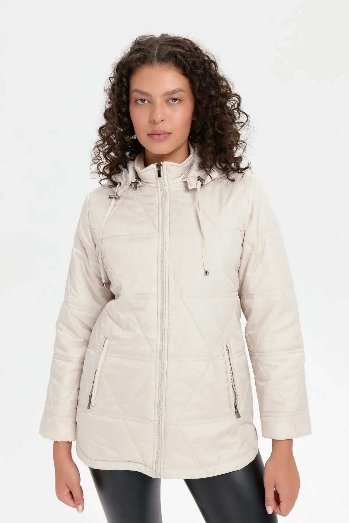 24413 DESEN TFS ÜÇGEN DESENLİ KAPŞONLU KAPİTONE KISA KABAN - TAŞ