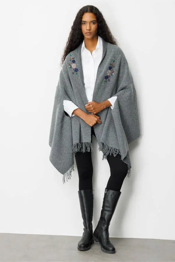 25060 DESEN TRİKO KOLDAN GEÇMELİ YAKA İŞLEMELİ BÜYÜK ŞAL - FÜME