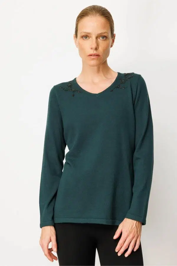 25090 DESEN V YAKA OMUZLARI BONCUK İŞLEMELİ TRİKO BLUZ