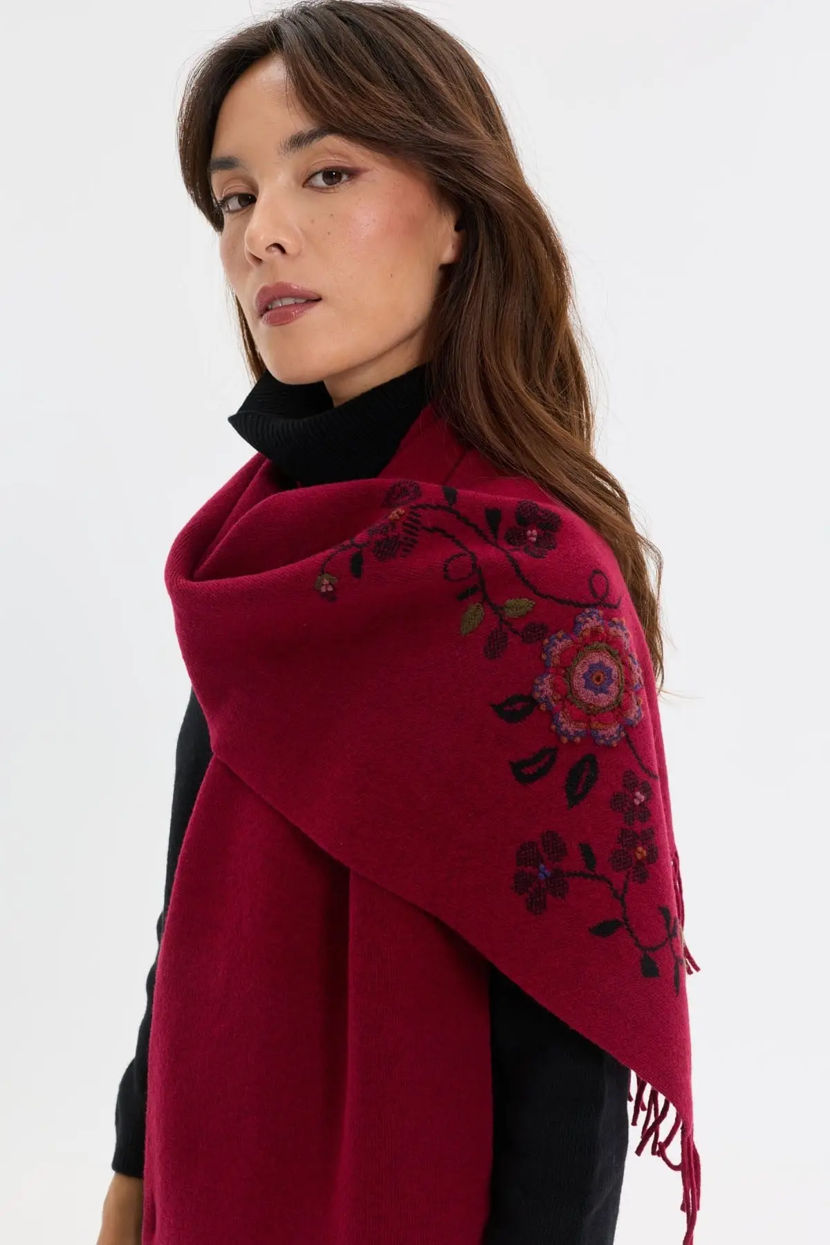 26010 TRİKO KÖŞELİ DESENLİ RENKLİ ÇİÇEK TIĞLAMALI KADIN KAŞKOL PÜSKÜLLÜ - V.ÇÜRÜĞÜ