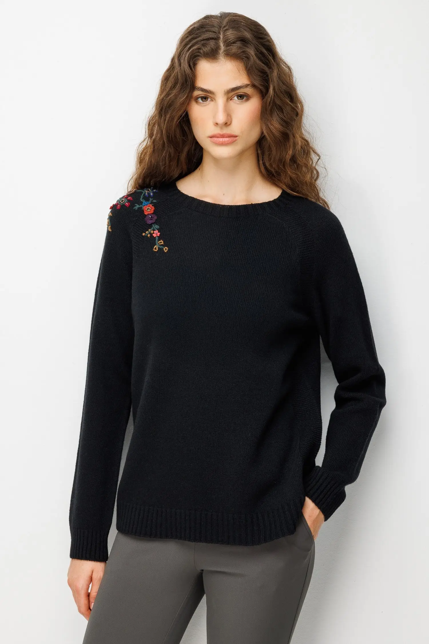 26256 DESEN TRİKO REGLAN KOL YANI LİNXLİ NAKIŞ İŞLEMLERİ S.Y KOMPLE KADIN KAZAK - SİYAH