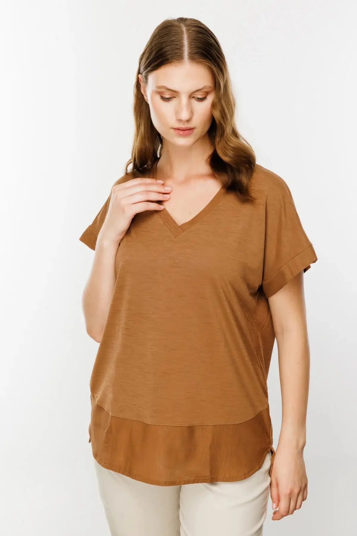 31476 ONTEKS V YAKA KISA KOL BASIC BLUZ - KAHVE
