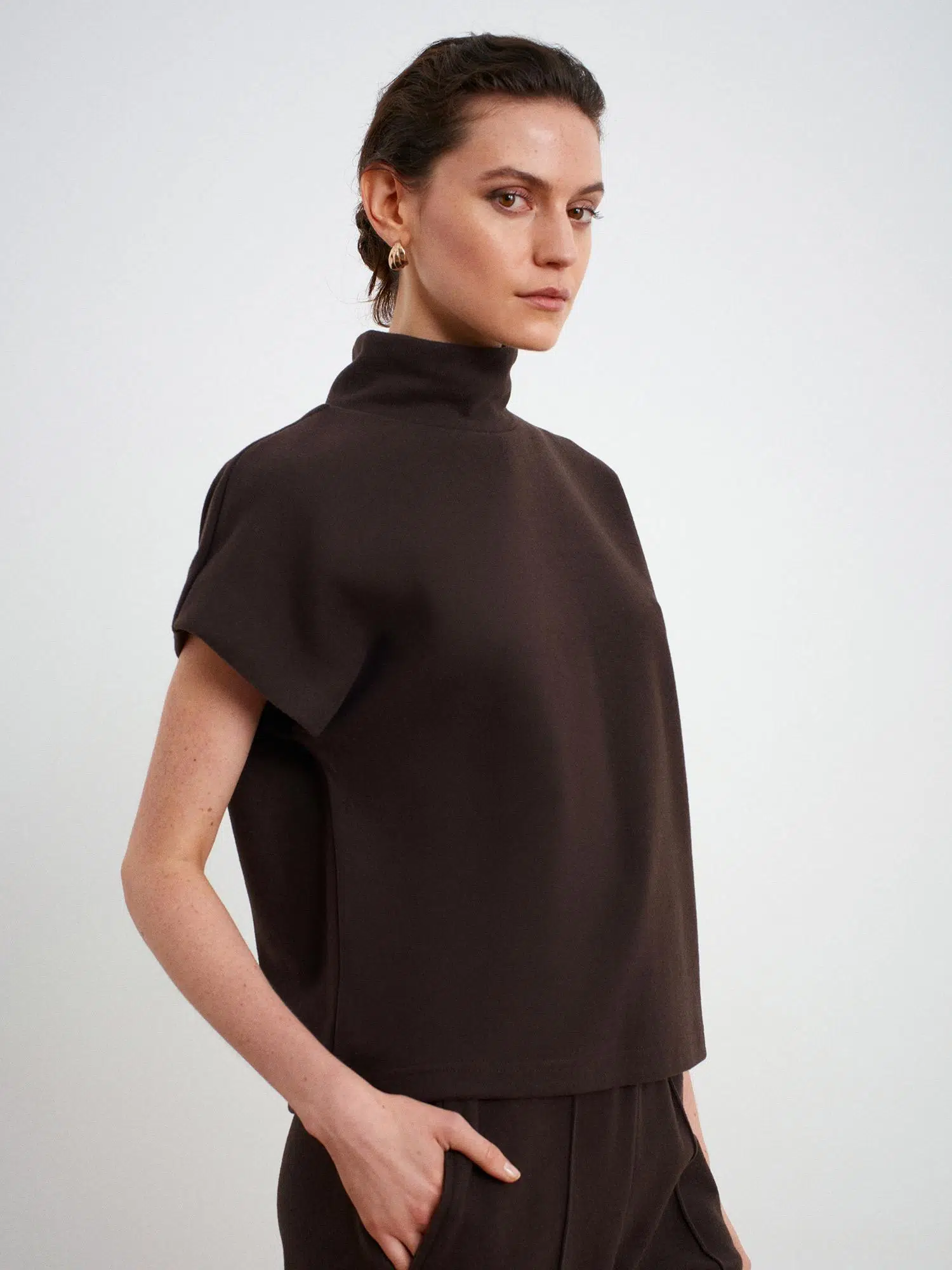 32148 DİLVİN DİK YAKA KOLSUZ TOP