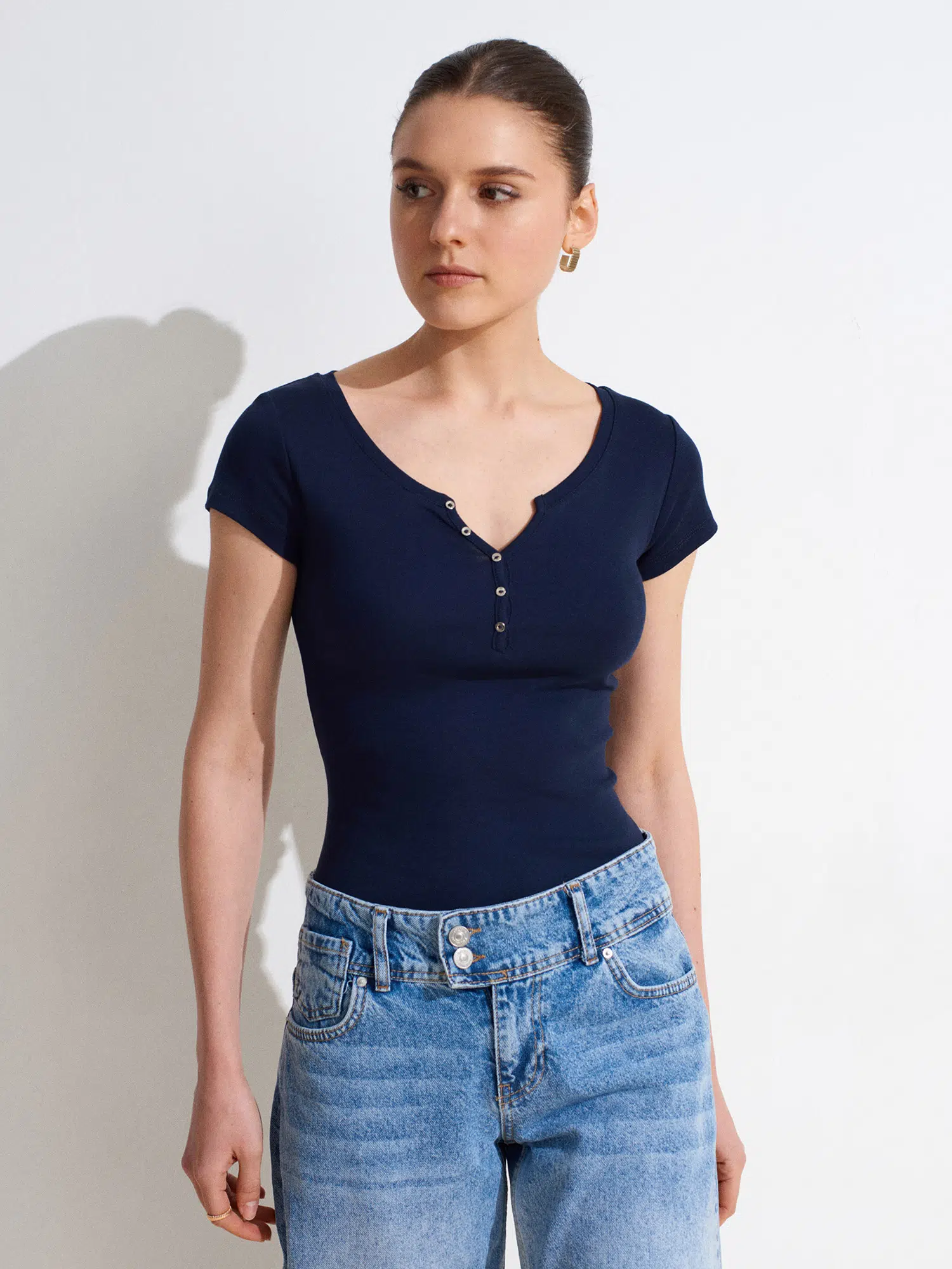 32688 DİLVİN DÜĞME DETAYLI T-SHIRT - K.LACİ