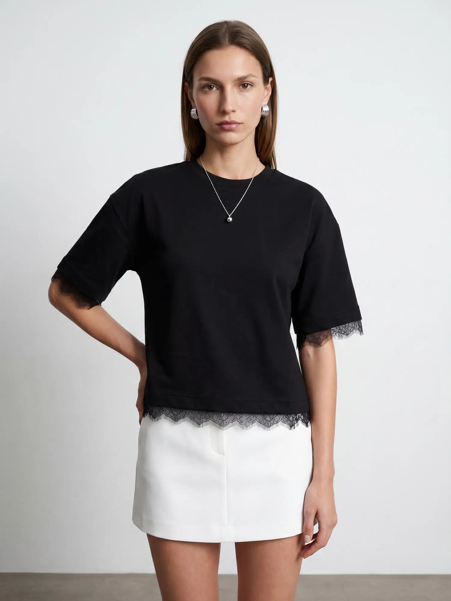 32826 DİLVİN DANTEL DETAYLI KISA KOLLU T-SHIRT - SİYAH