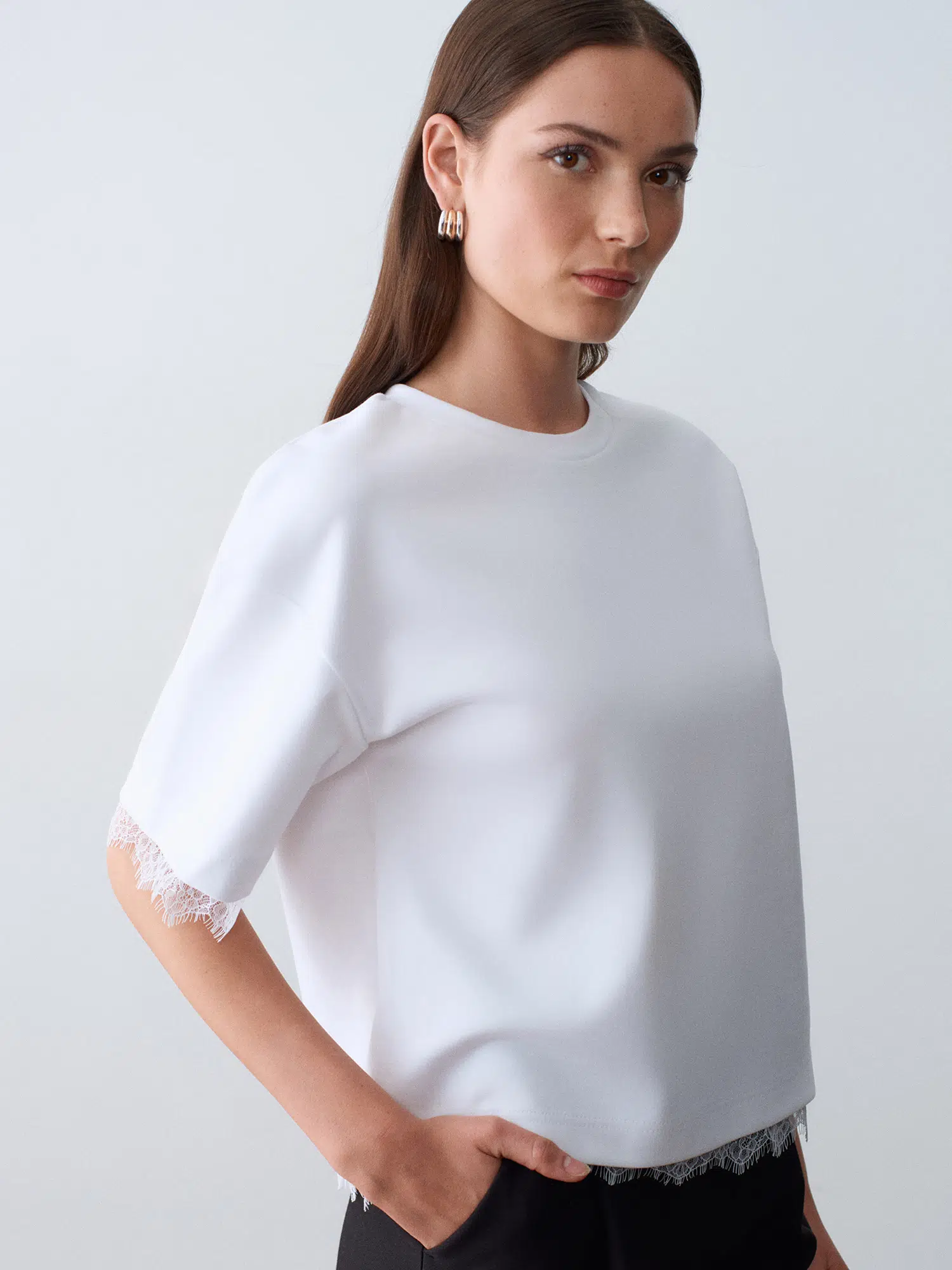 32826 DİLVİN DANTEL DETAYLI KISA KOLLU T-SHIRT - BEYAZ