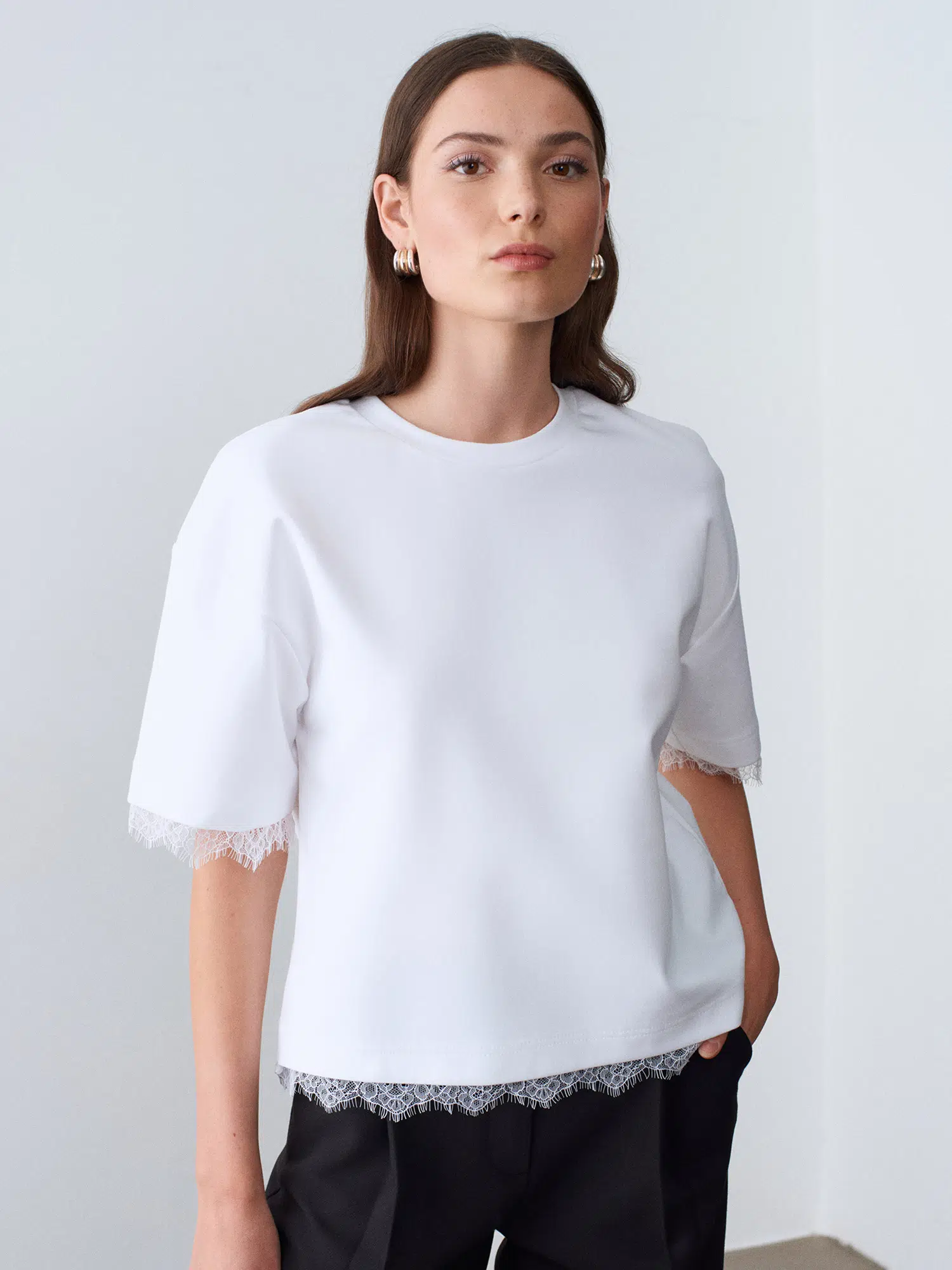 32826 DİLVİN DANTEL DETAYLI KISA KOLLU T-SHIRT