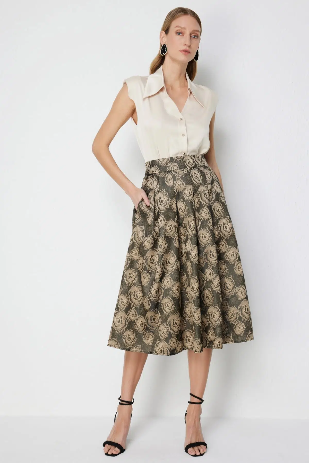 3912 Ekol Çiçek Nakışlı Pileli Midi Etek