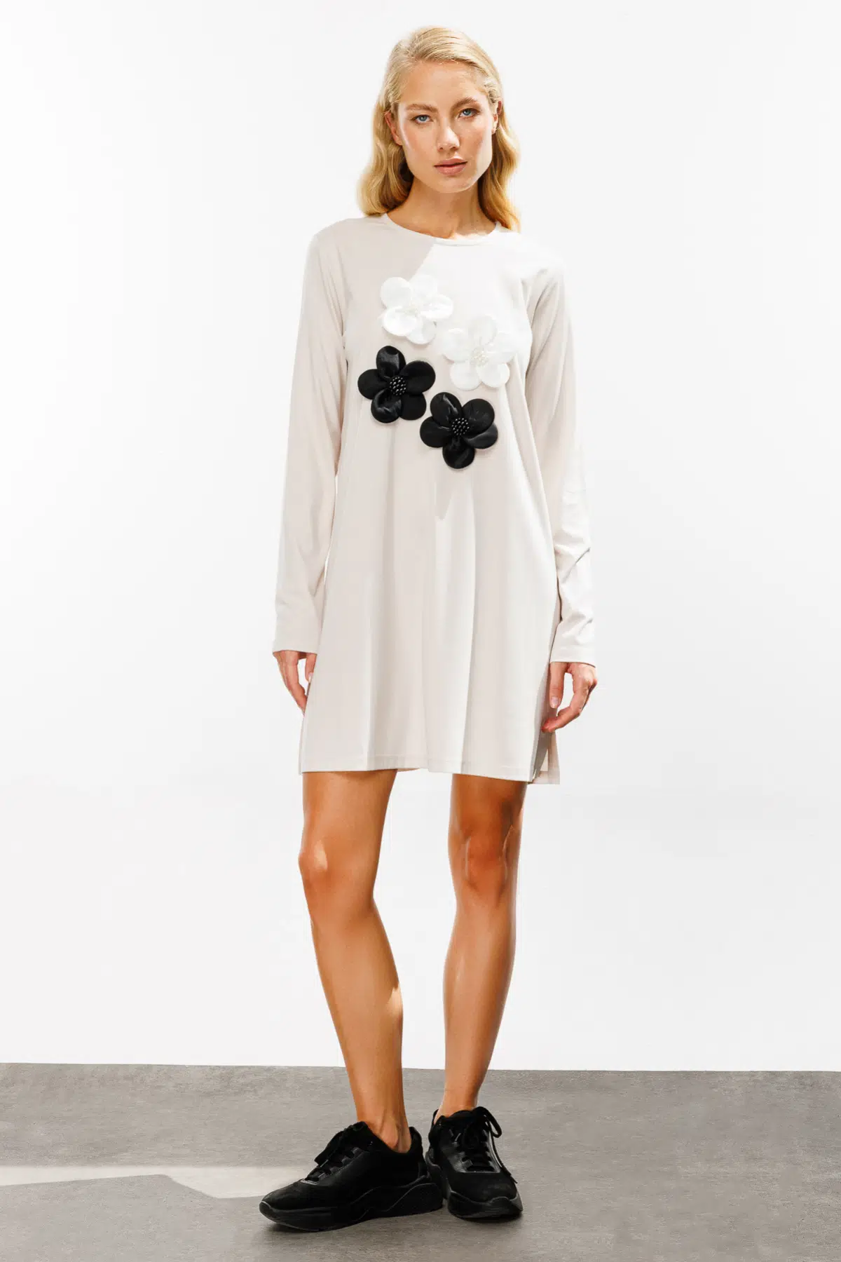 41394 ONTEKS ÖNÜ ÇİÇEKLİ SIFIR YAKA BLUZ - KUM