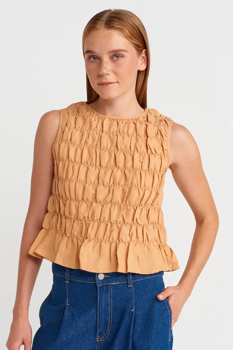 50845 DİLVİN KOLSUZ CROP BLUZ - BEJ