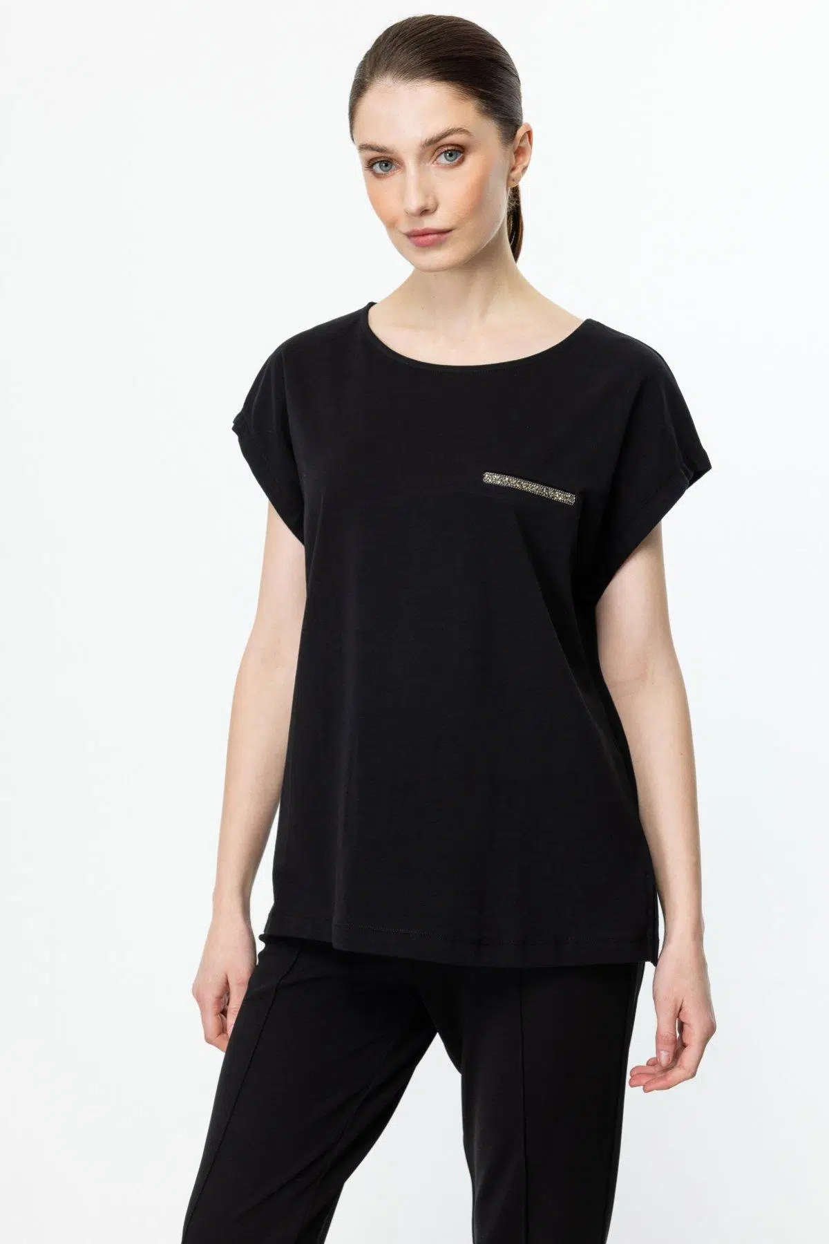 51353 ONTEKS ÖNÜ TAŞ DETAYLI KISA KOL SIFIR YAKA BLUZ - SİYAH