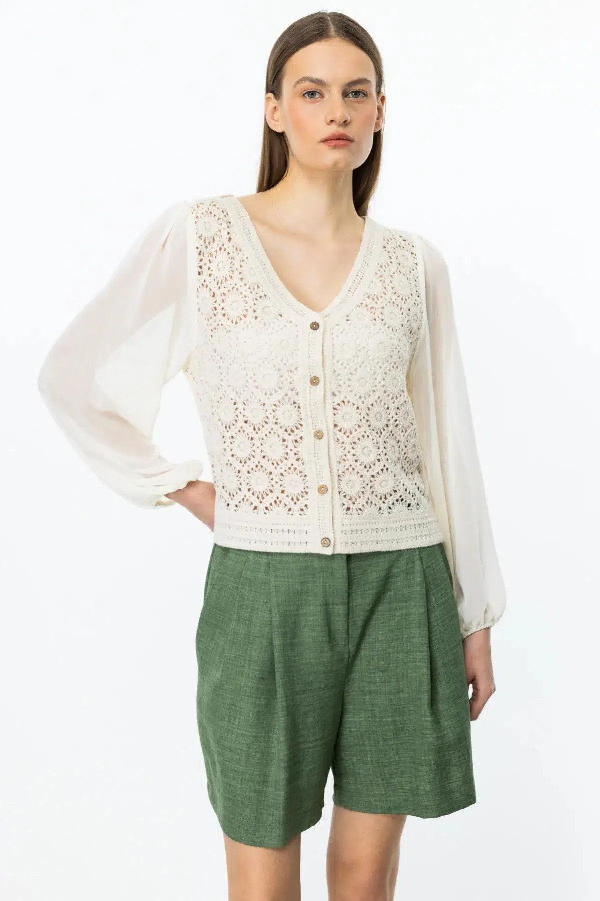 56608 ONTEKS DANTELLİ DÜĞMELİ KOLLARI TÜL BLUZ