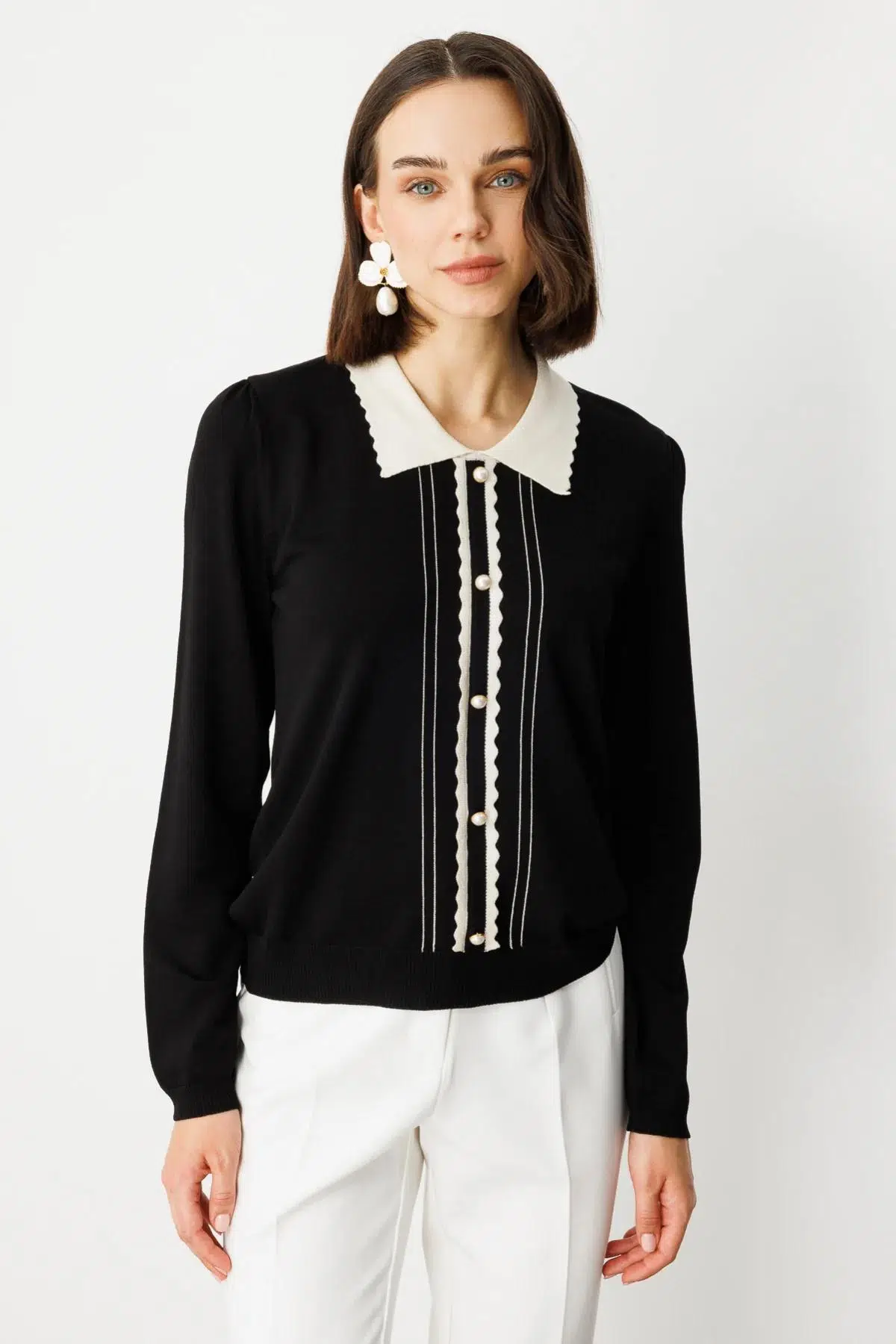 59320 ONTEKS YAKASI VE ÖNÜ DÜĞMELİ ZİGZAK GÖRÜNÜMLÜ DÜĞMELİ UZUN KOL BLUZ