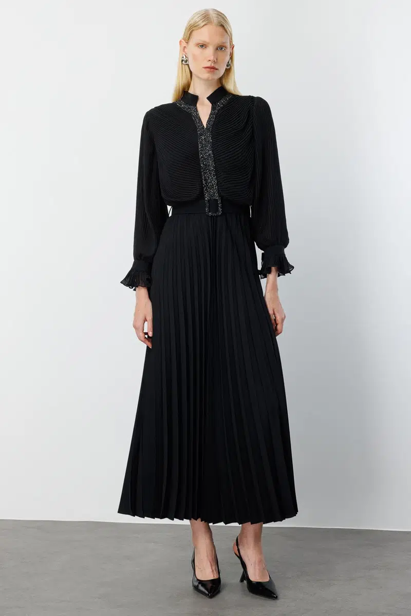 60060 MODAİLGİ ÖN BEDENİ TAŞLI PLİSELİ ELBİSE