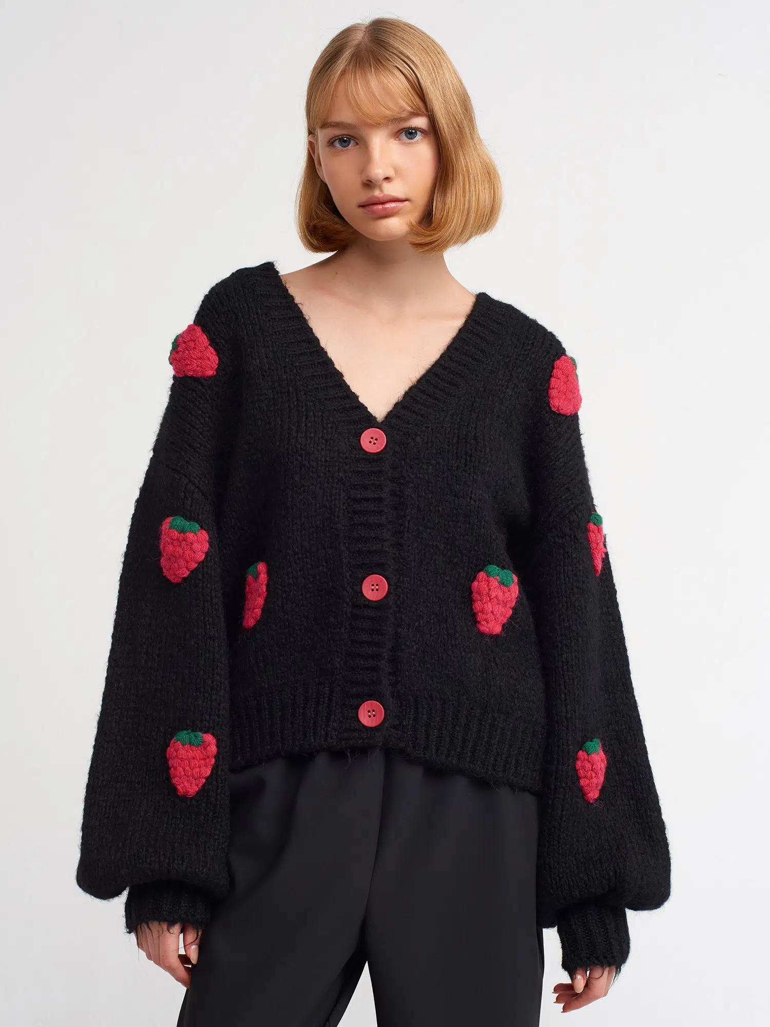 60185 DİLVİN HIRKA V YAKA ÇİLEK NAKIŞLI BALON KOL