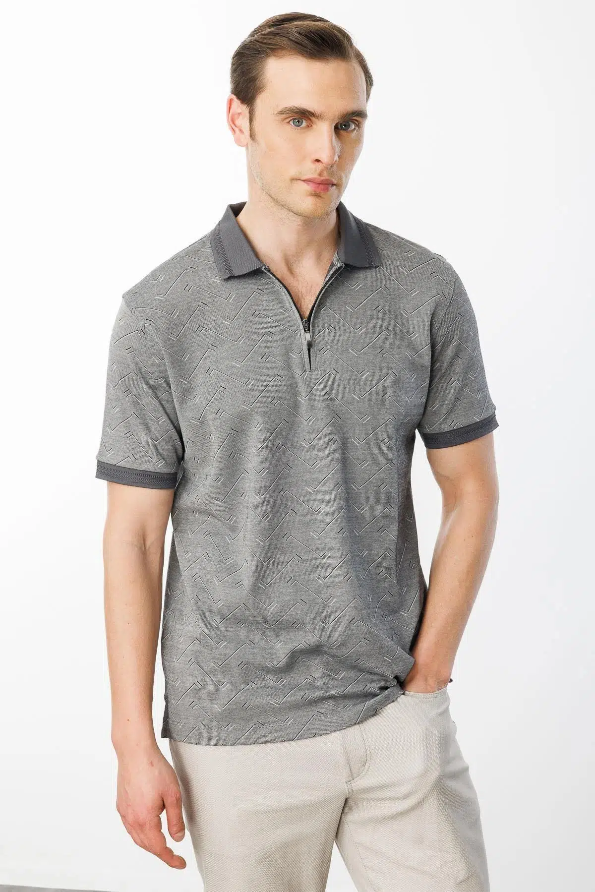 605 DESEN FERMUARLI JAKARLI T-SHİRT - SİYAH