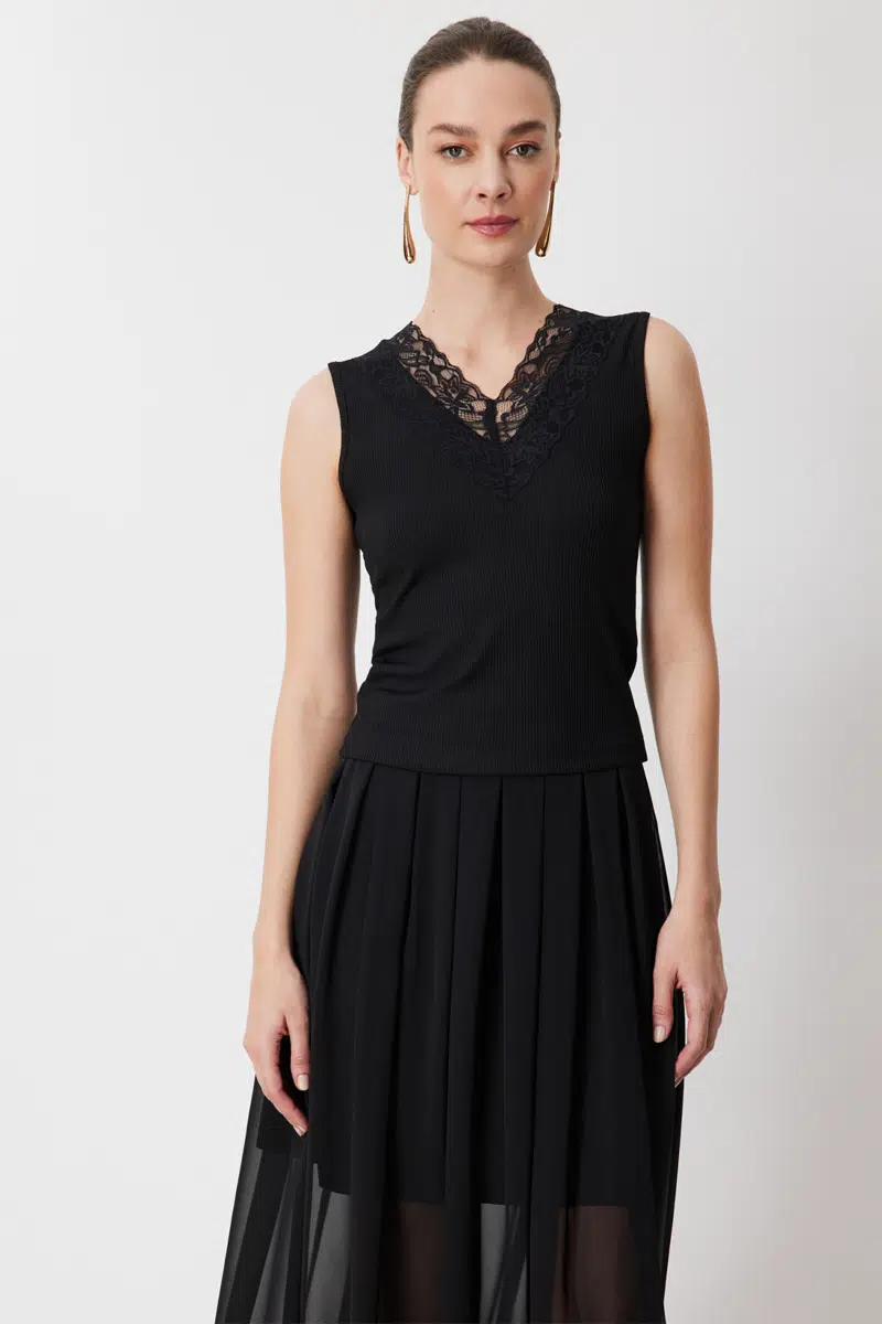 71420 ONTEKS BLUZ DANTELLİ V YAKA KOLSUZ - SİYAH