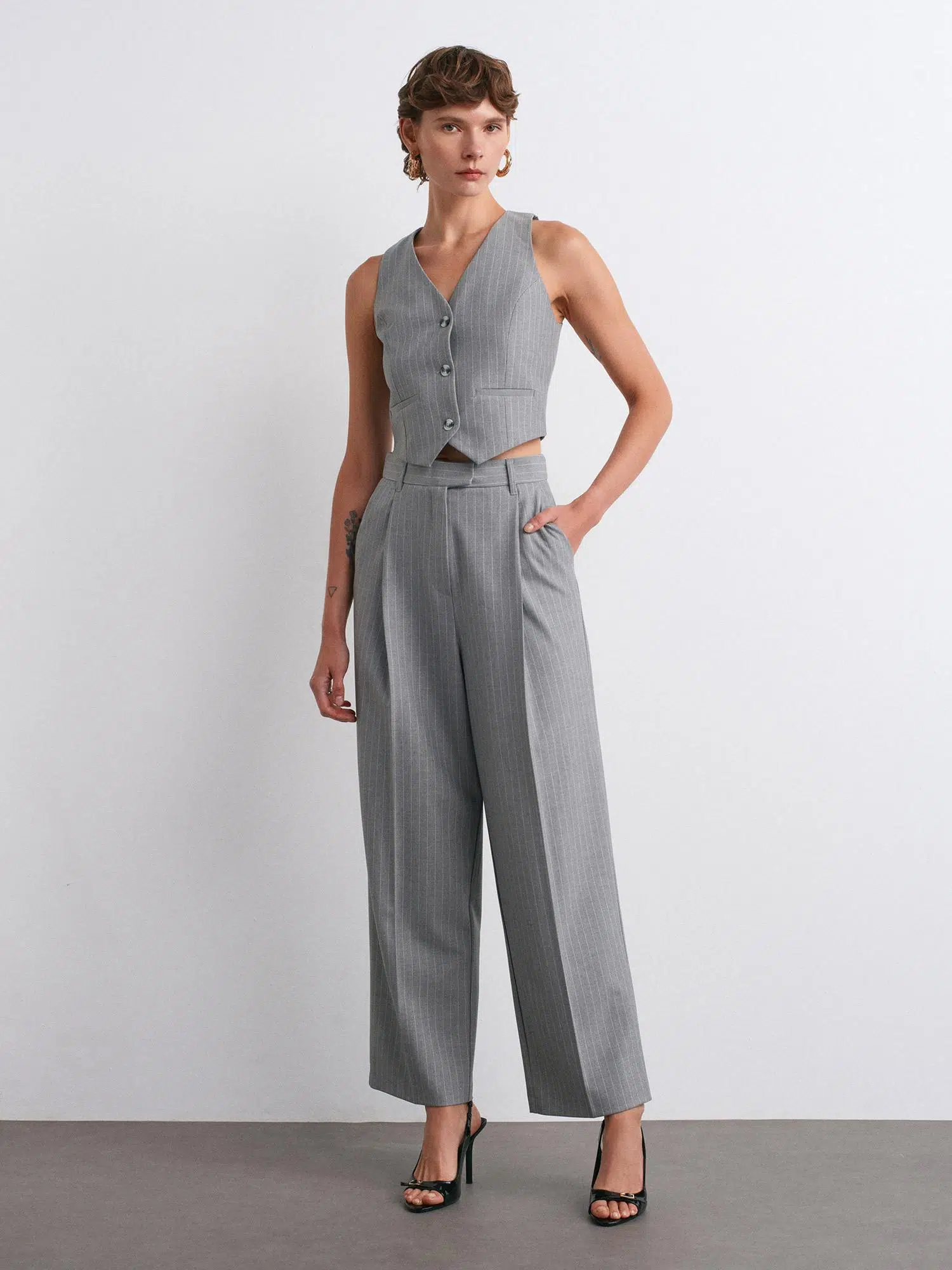 72146 DİLVİN İNCE ÇİZGİLİ PİLİLİ PANTOLON