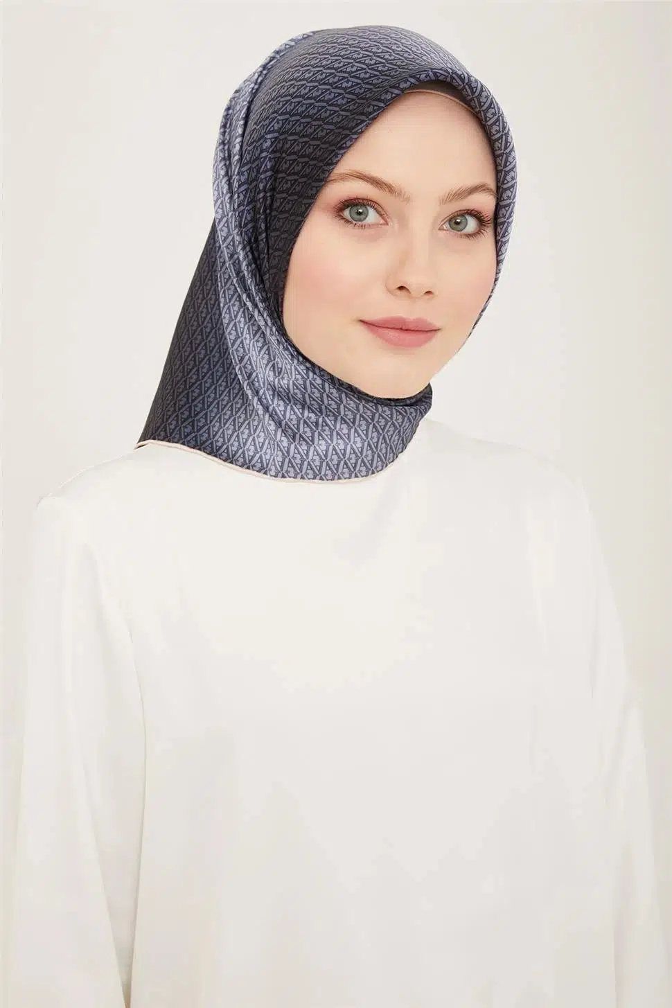 9104 ARMİNE EŞARP