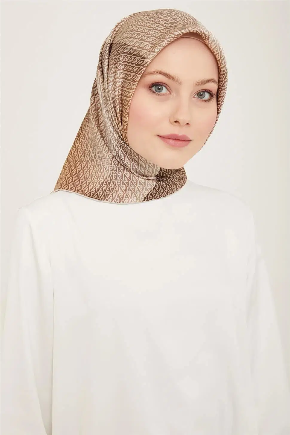 9104 ARMİNE EŞARP - 81