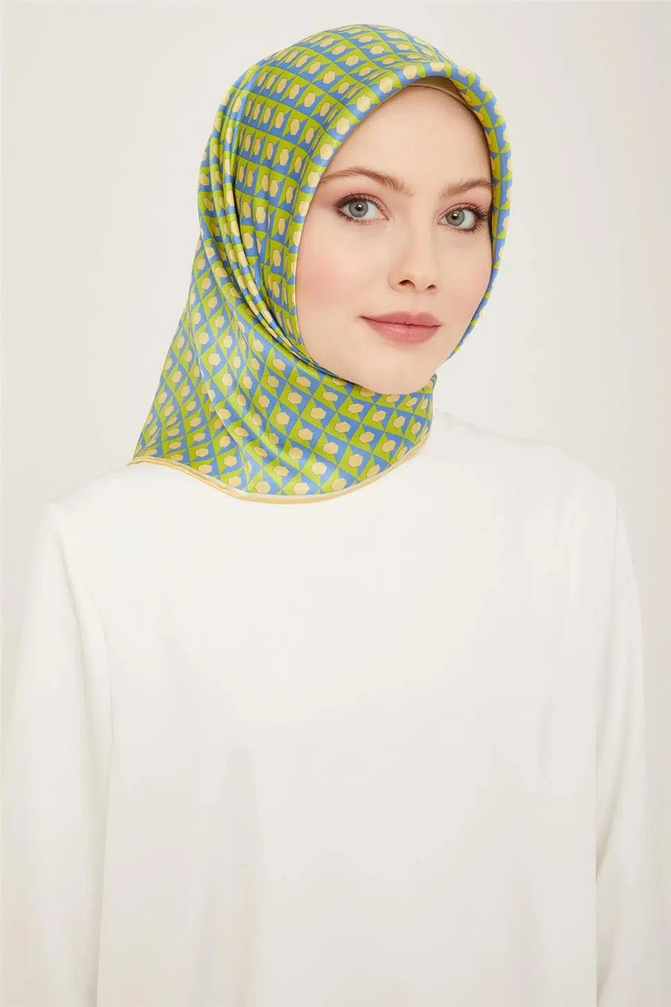 9109 ARMİNE EŞARP - 51