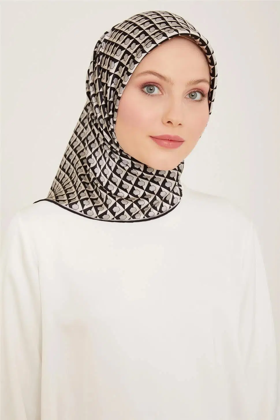 9109 ARMİNE EŞARP - 84