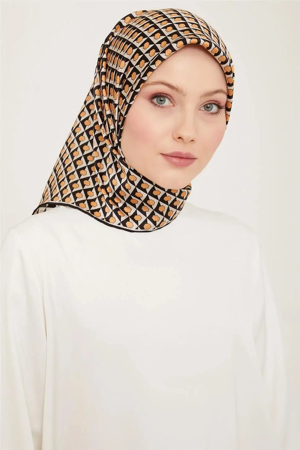 9109 ARMİNE EŞARP - 82