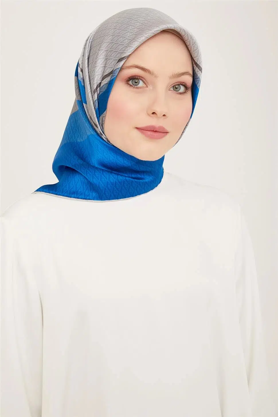 9111 ARMİNE EŞARP